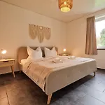 Dtv-zertifiziertes 5-sterne-ferienhaus An Der Mosel Mit Garten, Weinbergblick & Privatparkplatz - Bg Living & Hosting * Zeltingen-Rachtig