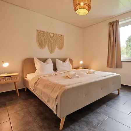 Charmantes Ferienhaus An Der Mosel Mit Garten, Weinbergblick & Gratis Privatparkplatz - Bg Living & Hosting * Zeltingen-Rachtig