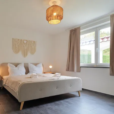 Charmantes Ferienhaus An Der Mosel Mit Garten, Weinbergblick & Gratis Privatparkplatz - Bg Living & Hosting *